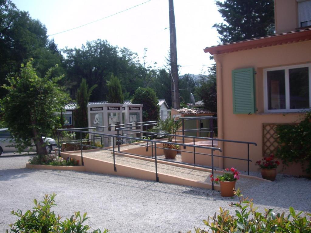 Les Rives Du Loup Otel Tourrettes-sur-Loup Oda fotoğraf